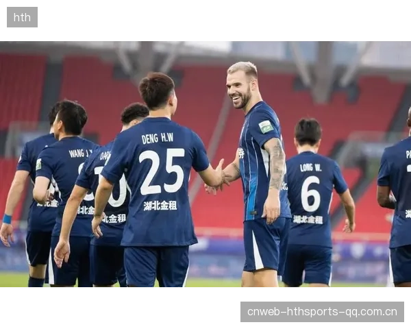武汉三镇中场收缩速度惊人，反击犀利成制胜法宝
